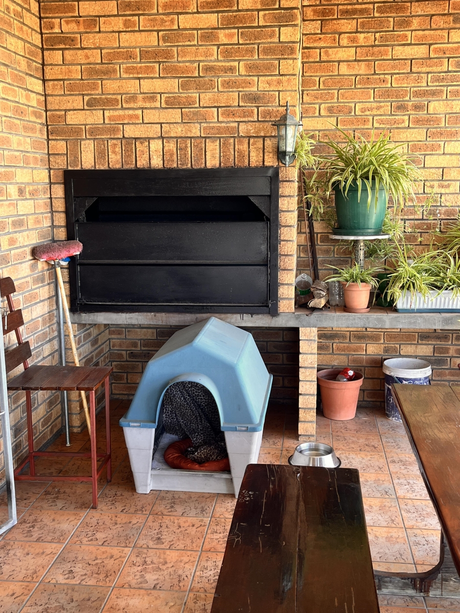 5 Bedroom Property for Sale in Lamberts Bay Western Cape